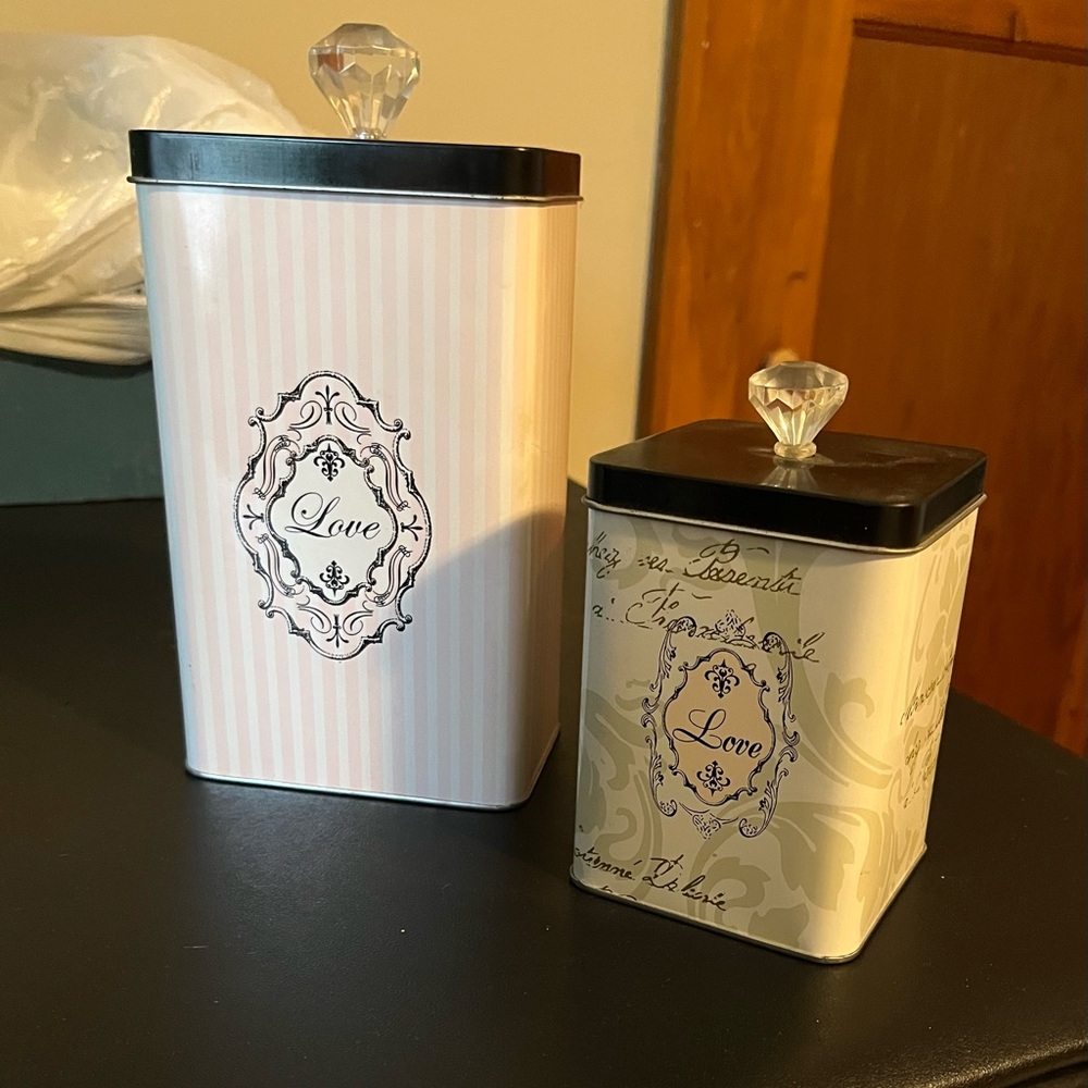 TinCanister Set with plastic Crystal Knobs